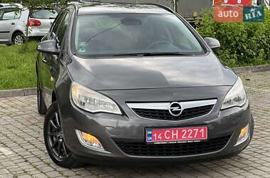 Универсал Opel Astra 2013 в 