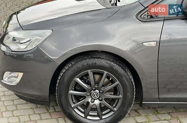 Универсал Opel Astra 2013 в 