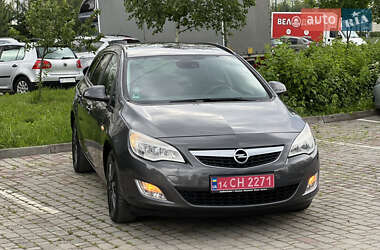 Универсал Opel Astra 2013 в 