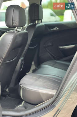 Универсал Opel Astra 2013 в 