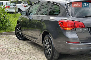 Универсал Opel Astra 2013 в 