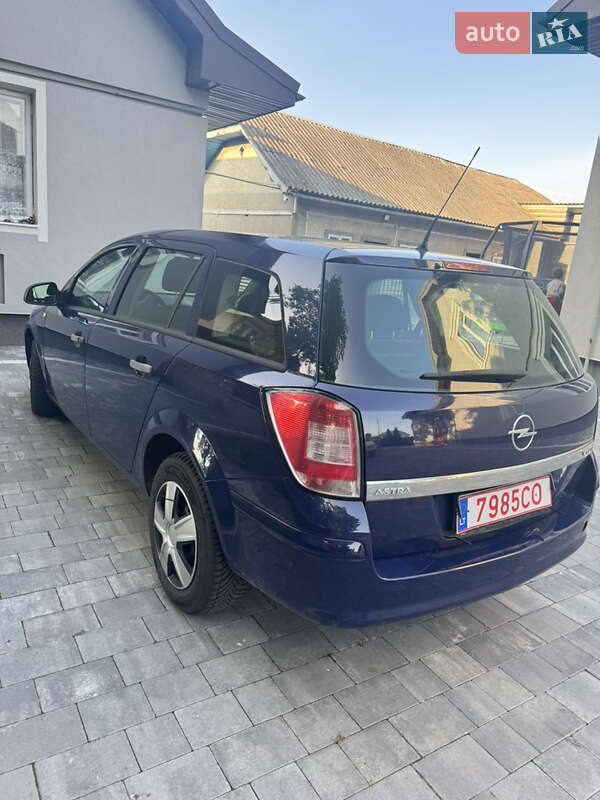 Універсал Opel Astra 2010 в Івано-Франківську