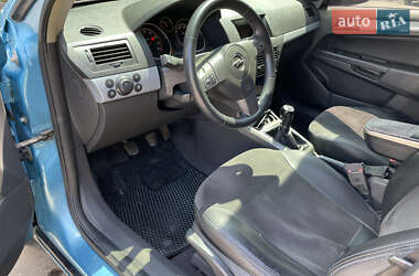 Хэтчбек Opel Astra 2005 в 
