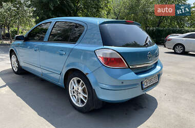 Хэтчбек Opel Astra 2005 в 