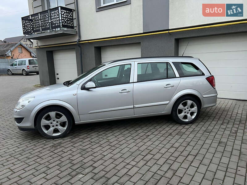 Універсал Opel Astra 2009 в Коломиї