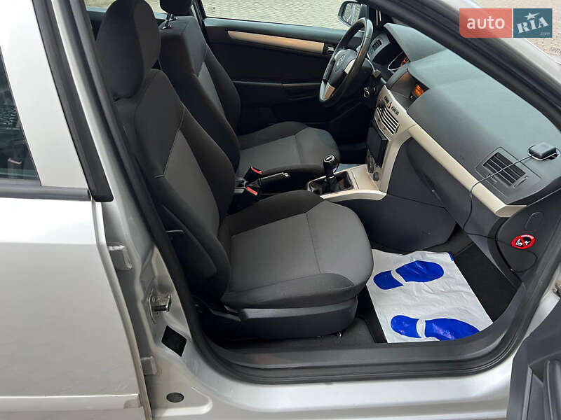 Універсал Opel Astra 2009 в Коломиї