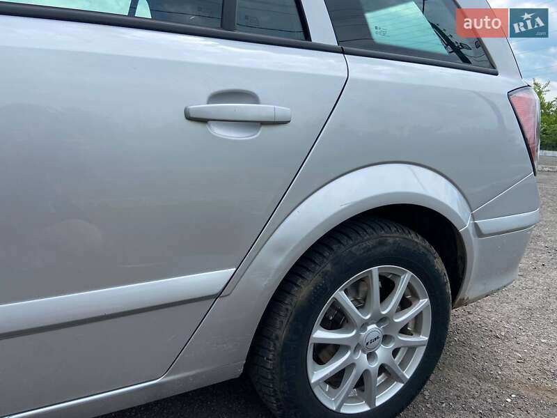 Універсал Opel Astra 2004 в Дрогобичі