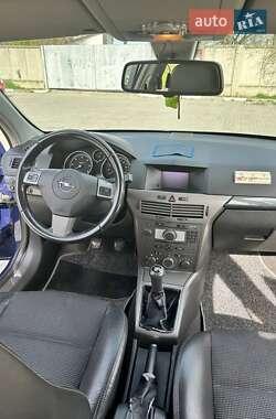 Универсал Opel Astra 2005 в 