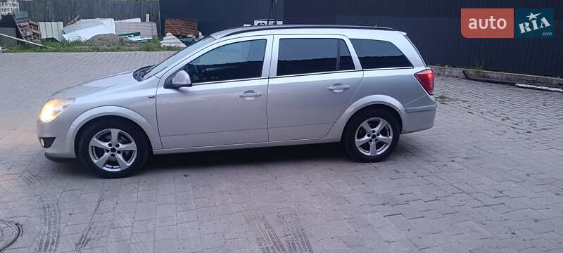 Универсал Opel Astra 2009 в Ивано-Франковске