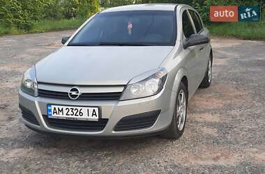Хэтчбек Opel Astra 2005 в 