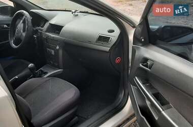 Хэтчбек Opel Astra 2005 в 