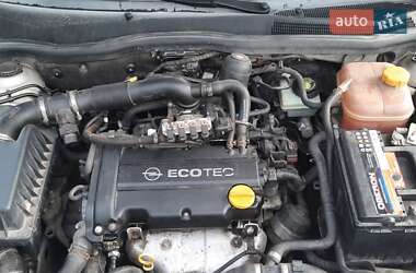 Хэтчбек Opel Astra 2005 в 