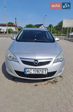 Універсал Opel Astra 2012 в Нововолинську