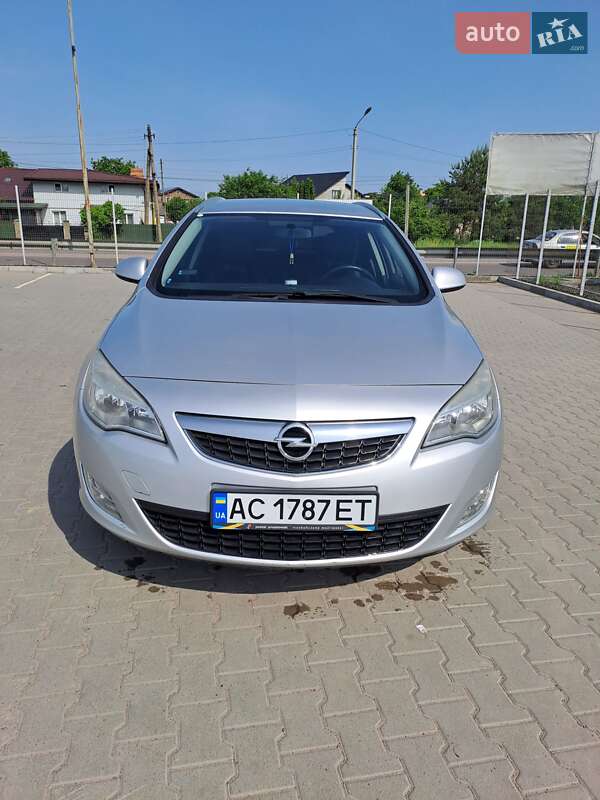 Opel Astra 2012