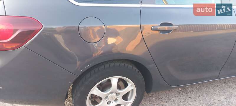 Універсал Opel Astra 2014 в Полтаві