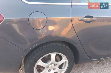 Універсал Opel Astra 2014 в 