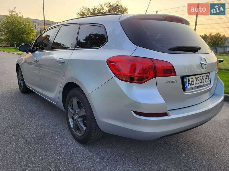 Універсал Opel Astra 2011 в Вінниці
