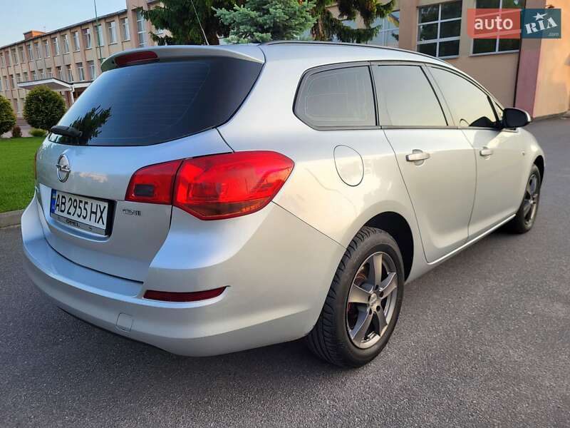 Універсал Opel Astra 2011 в Вінниці
