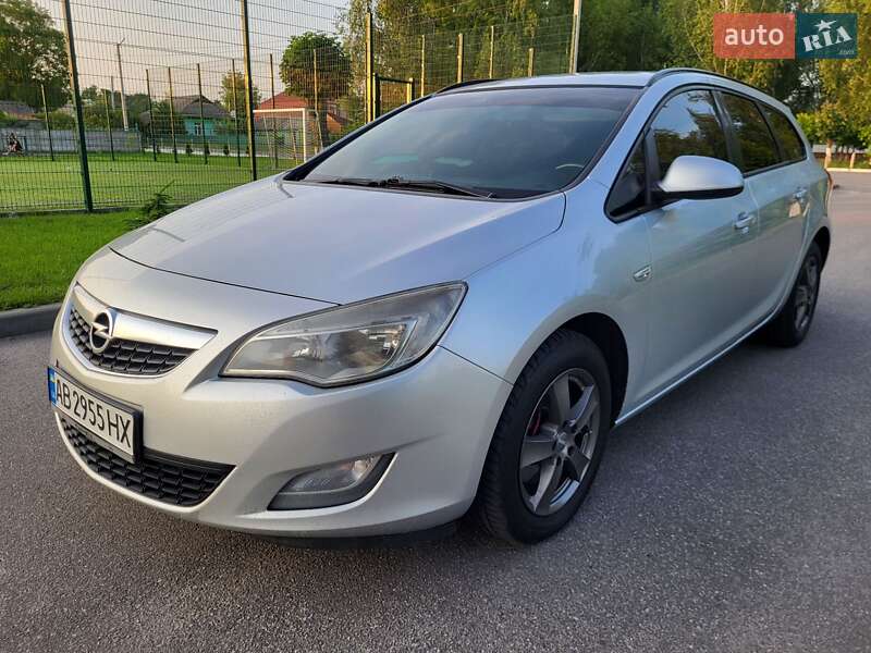 Універсал Opel Astra 2011 в Вінниці