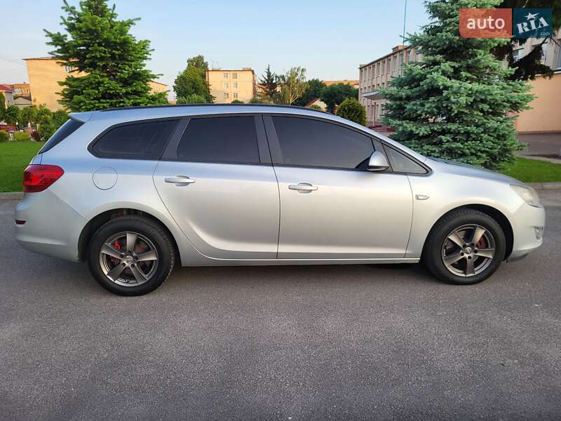 Універсал Opel Astra 2011 в Вінниці