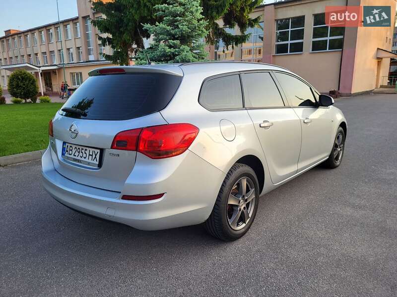 Універсал Opel Astra 2011 в Вінниці