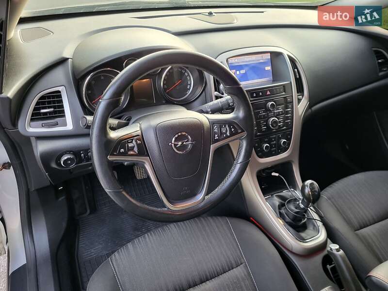 Універсал Opel Astra 2011 в Вінниці