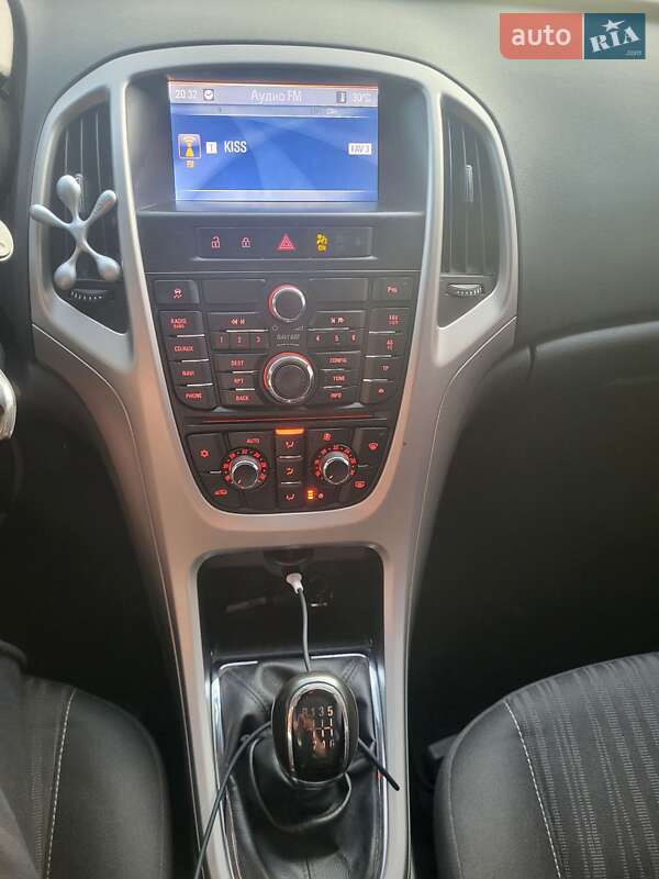 Універсал Opel Astra 2011 в Вінниці