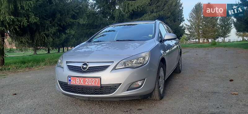 Универсал Opel Astra 2011 в Стрые