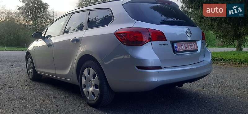 Универсал Opel Astra 2011 в Стрые