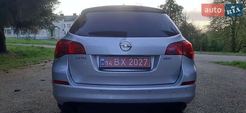 Универсал Opel Astra 2011 в Стрые