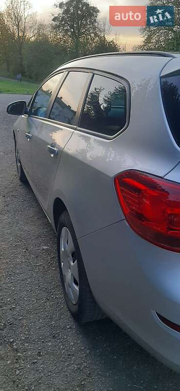 Универсал Opel Astra 2011 в Стрые