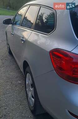 Универсал Opel Astra 2011 в 