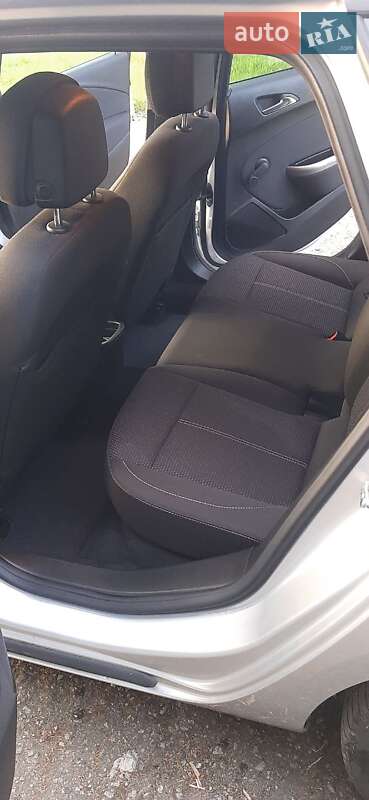 Универсал Opel Astra 2011 в Стрые