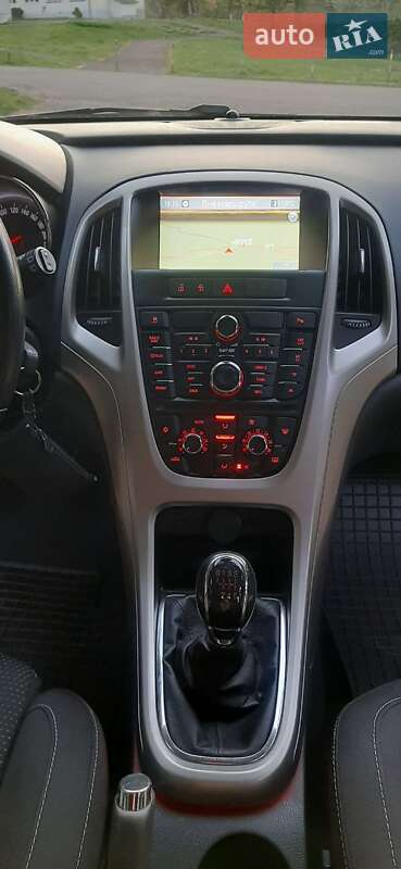 Универсал Opel Astra 2011 в Стрые