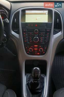 Универсал Opel Astra 2011 в 
