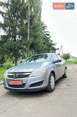 Хетчбек Opel Astra 2007 в Помічній