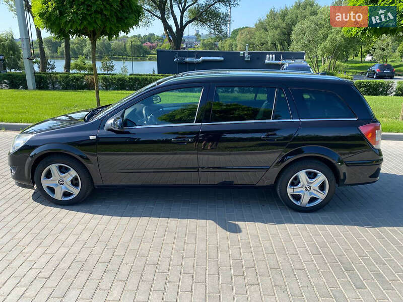 Универсал Opel Astra 2010 в Умани