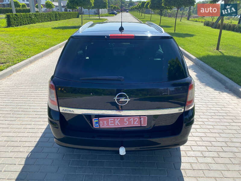 Универсал Opel Astra 2010 в Умани