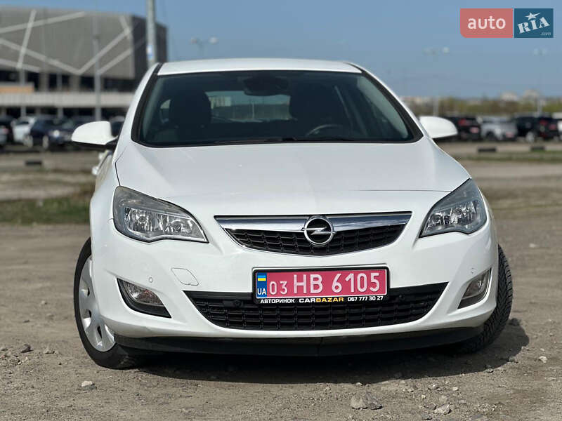 Opel Astra 2011