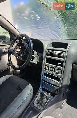 Седан Opel Astra 2005 в 