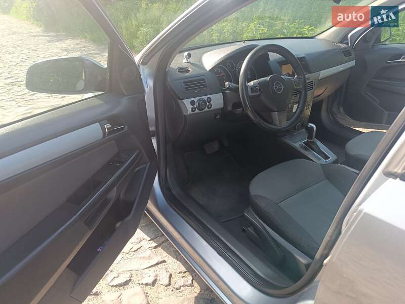 Универсал Opel Astra 2005 в Ровно