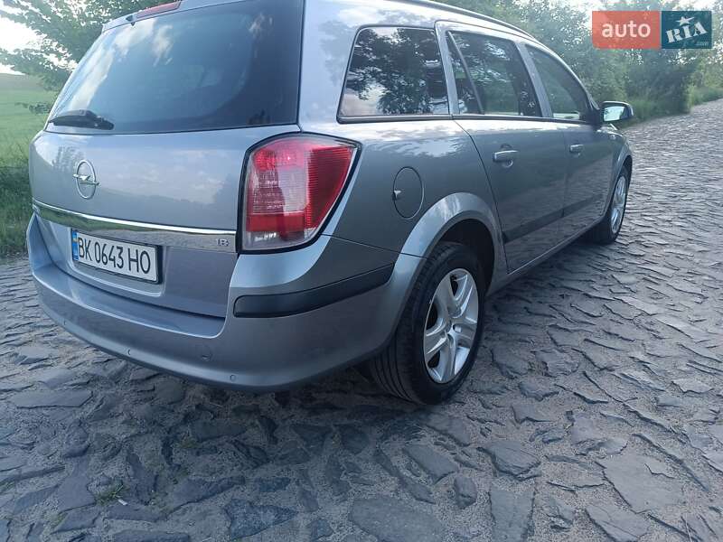Универсал Opel Astra 2005 в Ровно