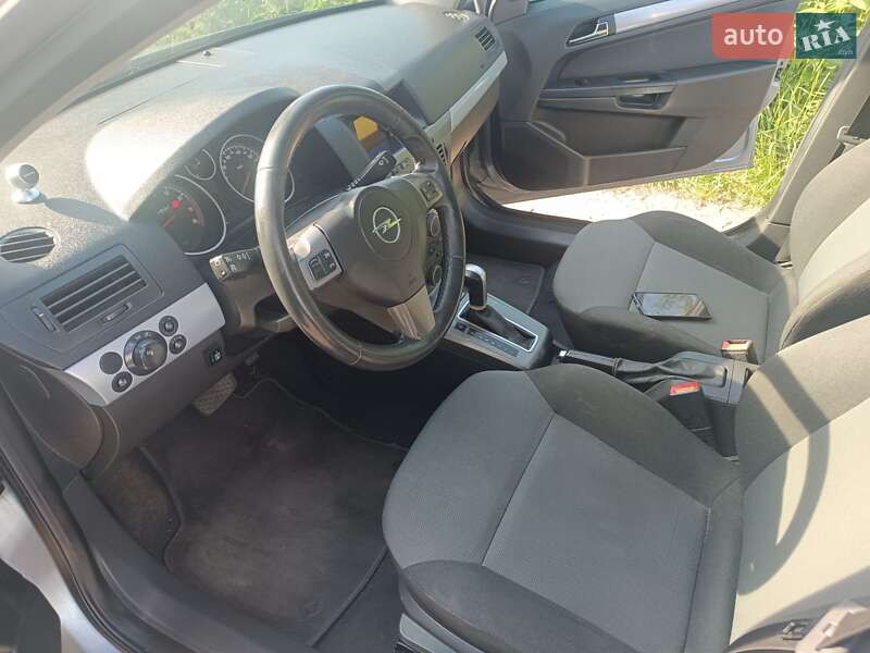 Универсал Opel Astra 2005 в Ровно