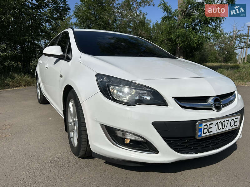 Універсал Opel Astra 2012 в Первомайську