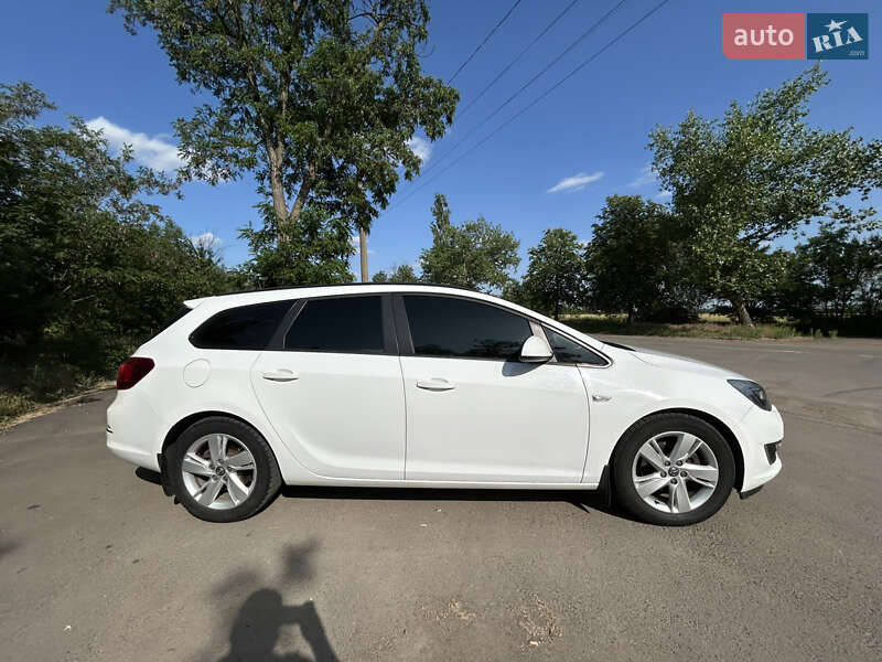 Універсал Opel Astra 2012 в Первомайську