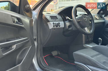Хетчбек Opel Astra 2006 в 