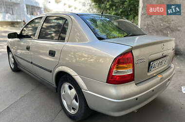 Седан Opel Astra 2006 в 