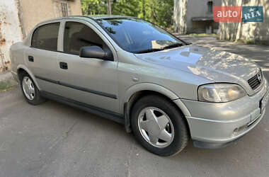 Седан Opel Astra 2006 в 