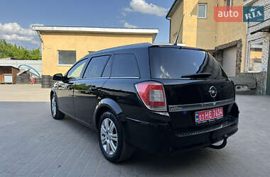 Универсал Opel Astra 2010 в 