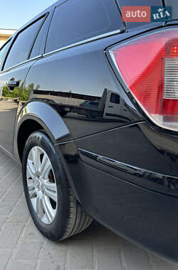 Универсал Opel Astra 2010 в 